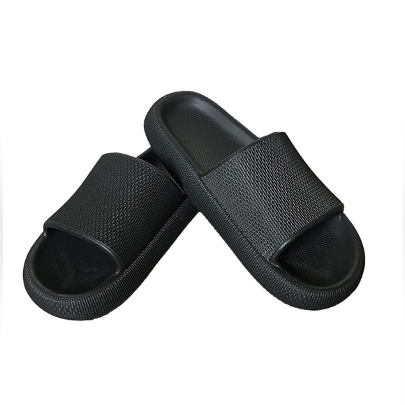 New - Slides slippers 7.5-8 Women’s/6.5-7 Men in Black - Picture 1 of 11